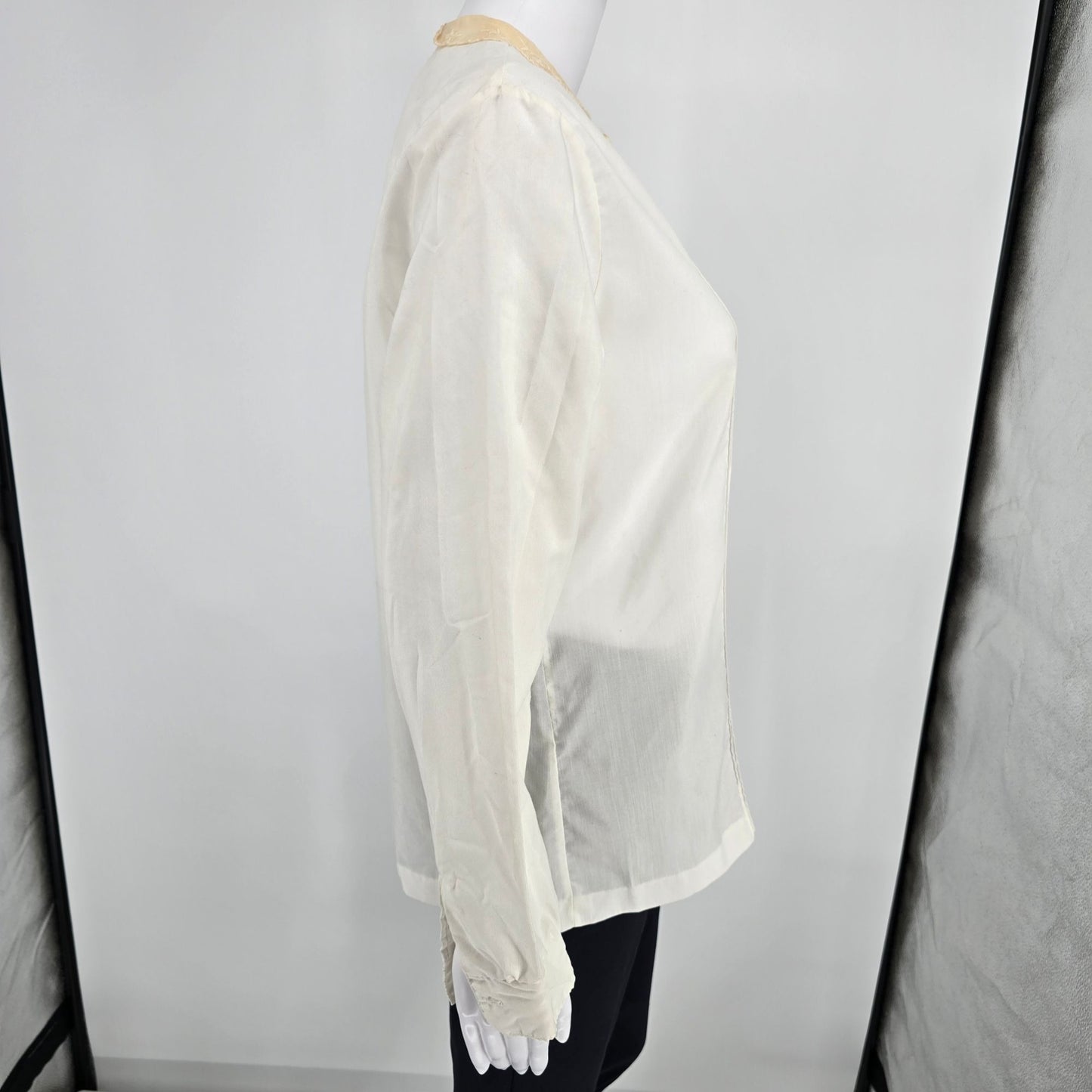 Vintage 1970s Donnkenny Peter Pan Lace Collar Pintuck Long Sleeve Blouse (L)