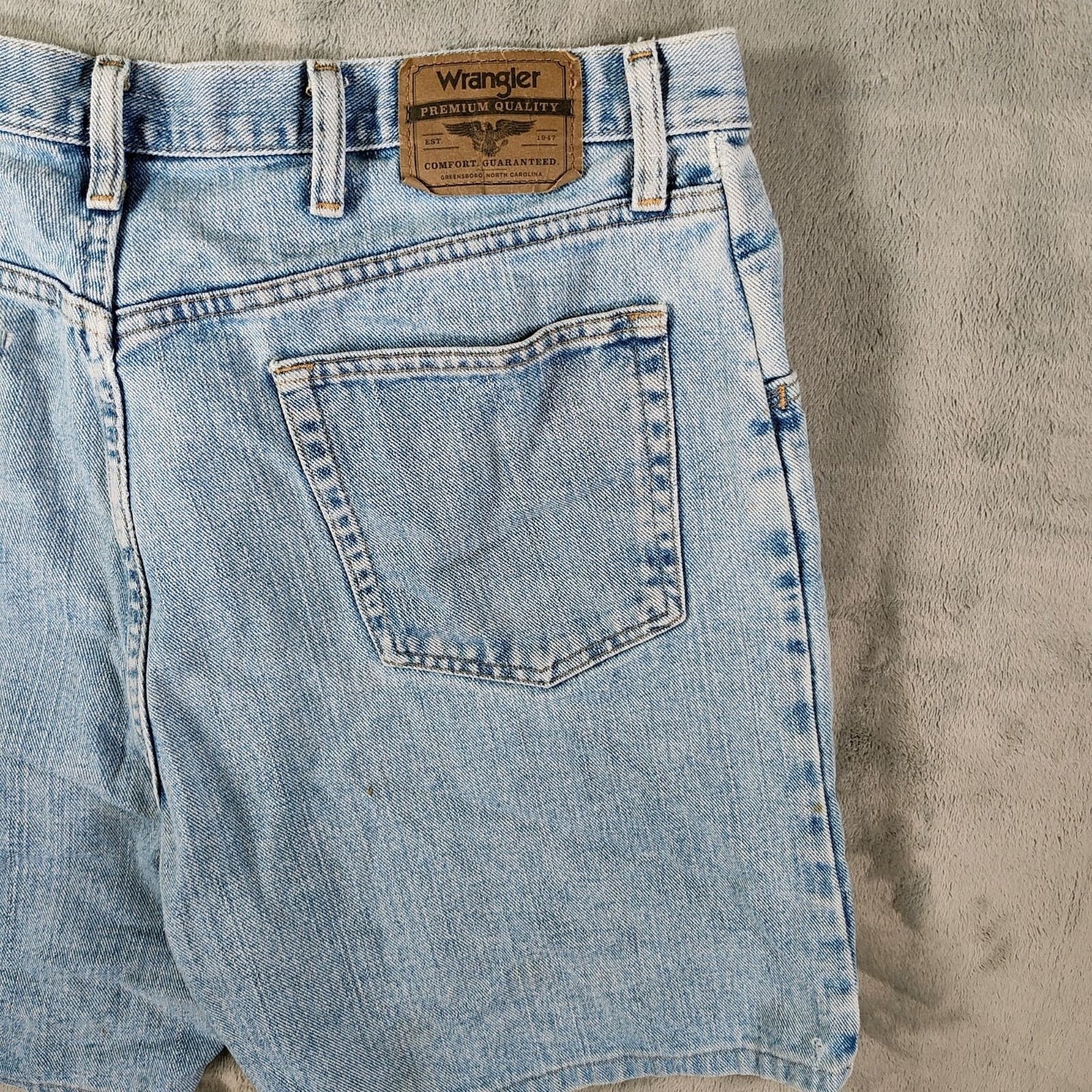 Wrangler Y2K Men's Five Star Premium 5-pocket Relaxed Denim Shorts (Size 36)