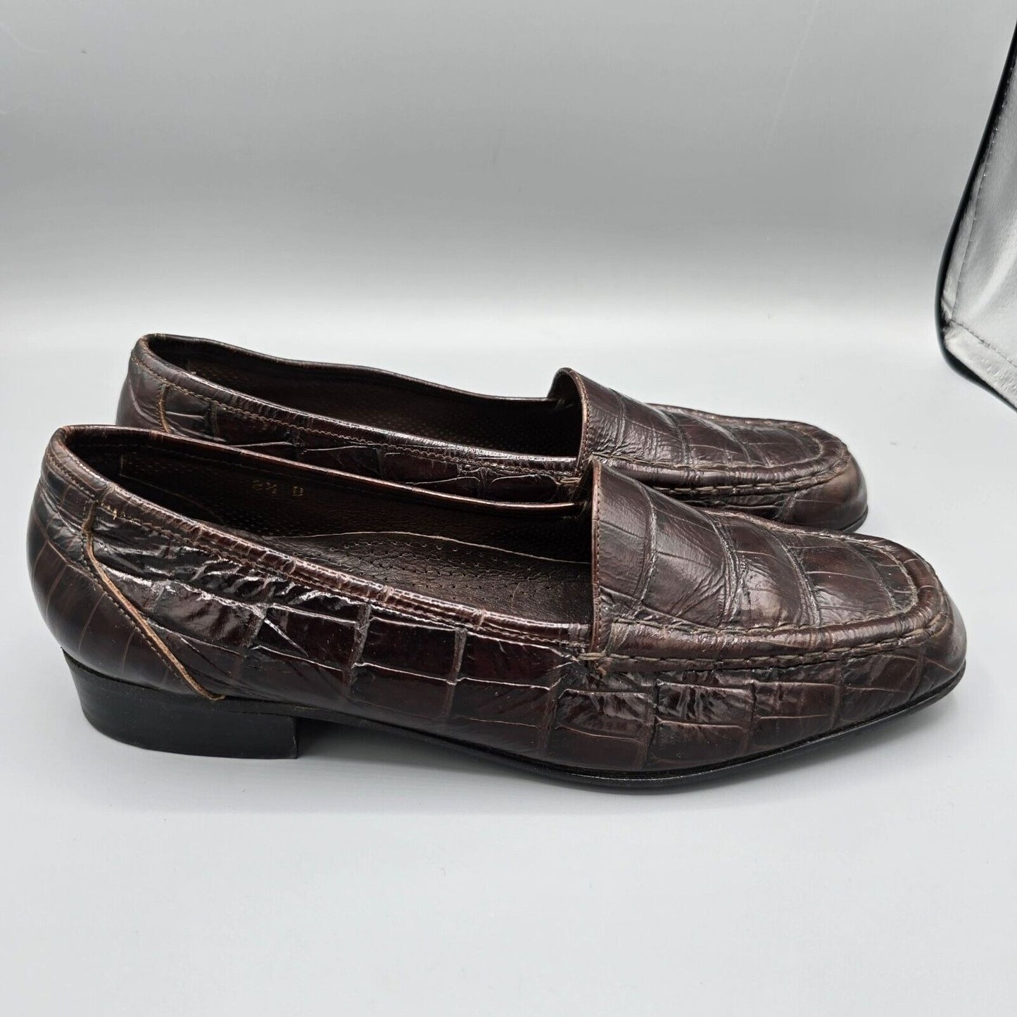 Vintage Women's Amalfi Italy Embossed Crocodile Print Leather Loafers (8.5B)