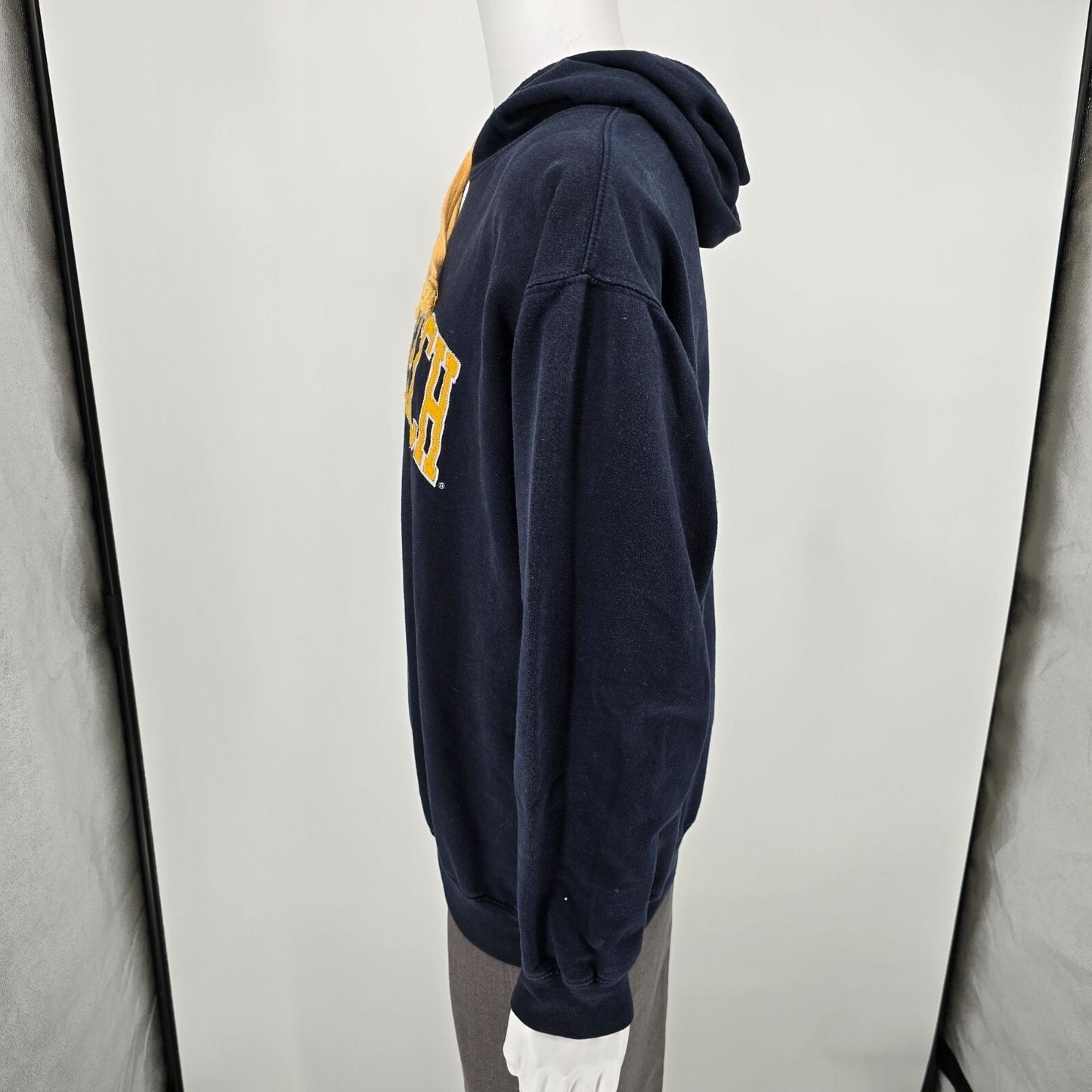 2000s Press Box by Royce Apparel Georgia Tech Embroidered Pullover Hoodie (L)