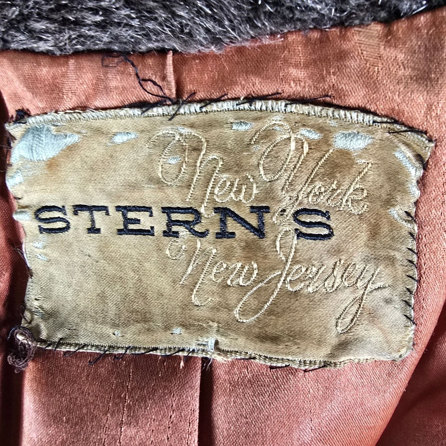 Distressed Vintage 1960s Sportowne/Sterns Brown Brazotta Faux Fur Coat (L/XL)