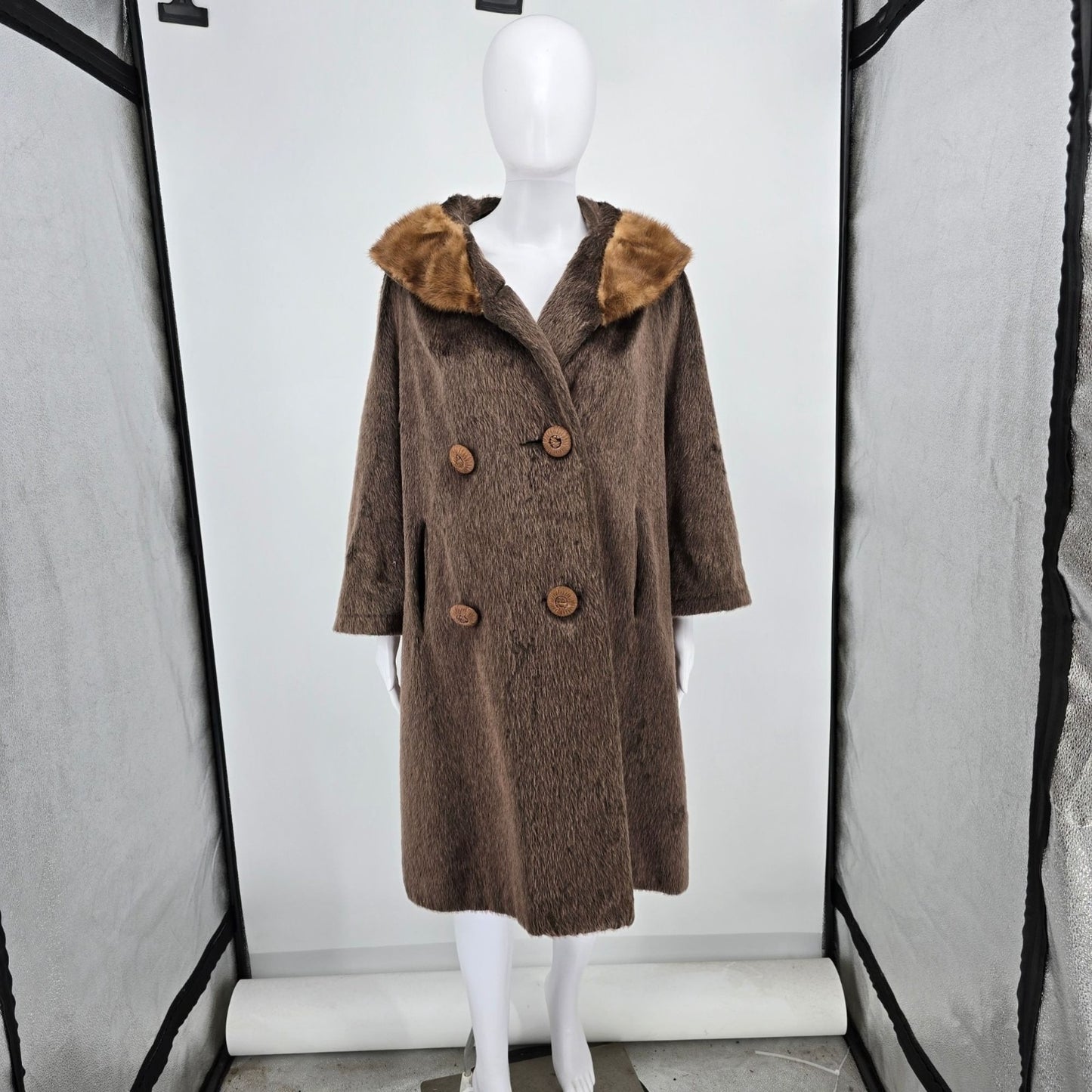 Distressed Vintage 1960s Sportowne/Sterns Brown Brazotta Faux Fur Coat (L/XL)