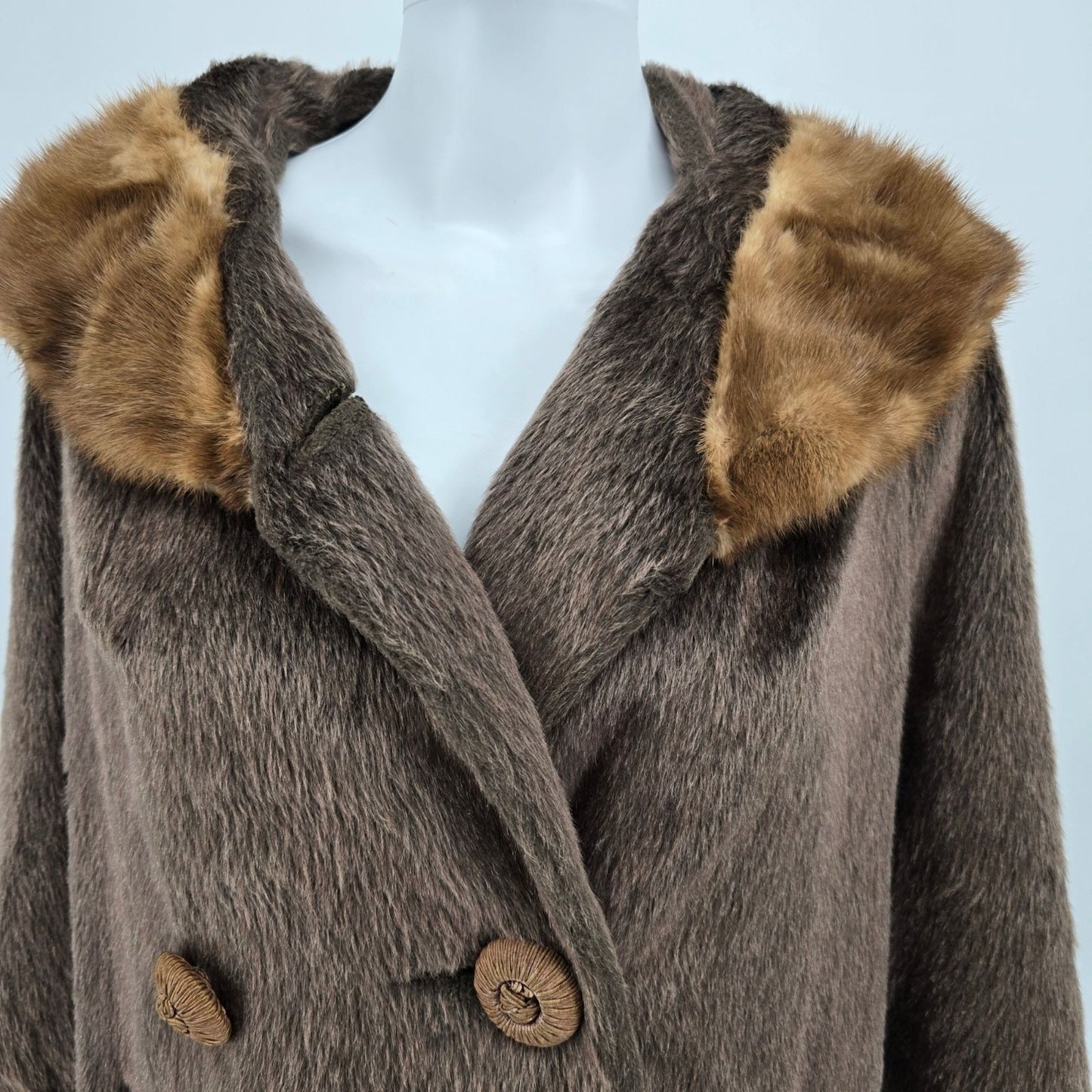 Distressed Vintage 1960s Sportowne/Sterns Brown Brazotta Faux Fur Coat (L/XL)