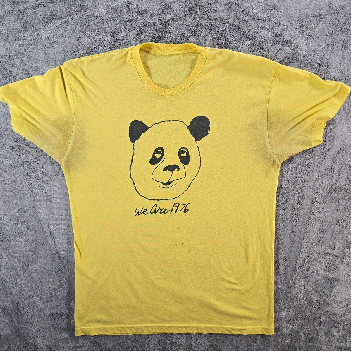 Vintage 1970s Yellow "We are 1976" Panda Bear Face Graphic T-Shirt (L)
