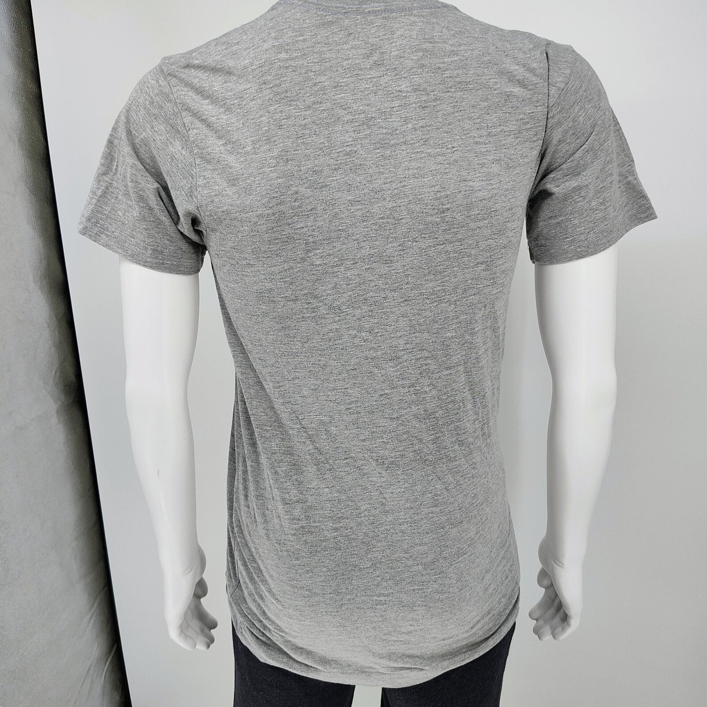 Disney Mickey Mouse California Body Gray Graphic T-Shirt  (Small)