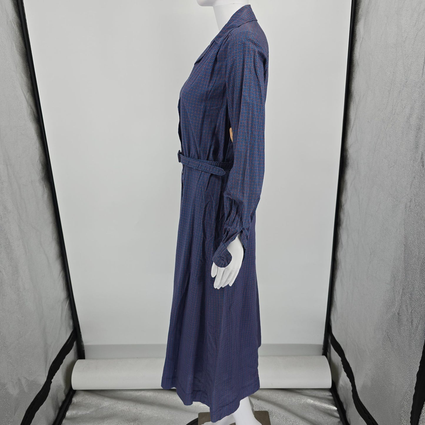 Vintage 1940s Blue/Red Foulard Print Belted Shirtwaist Midi Day Dress (M)