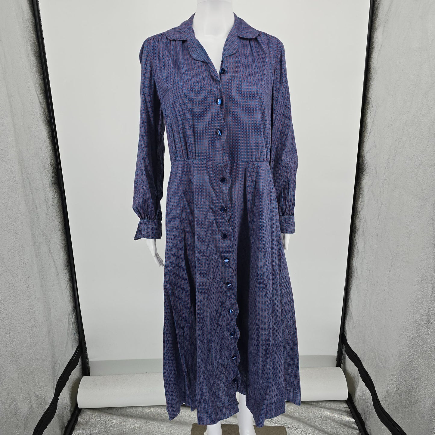 Vintage 1940s Blue/Red Foulard Print Belted Shirtwaist Midi Day Dress (M)