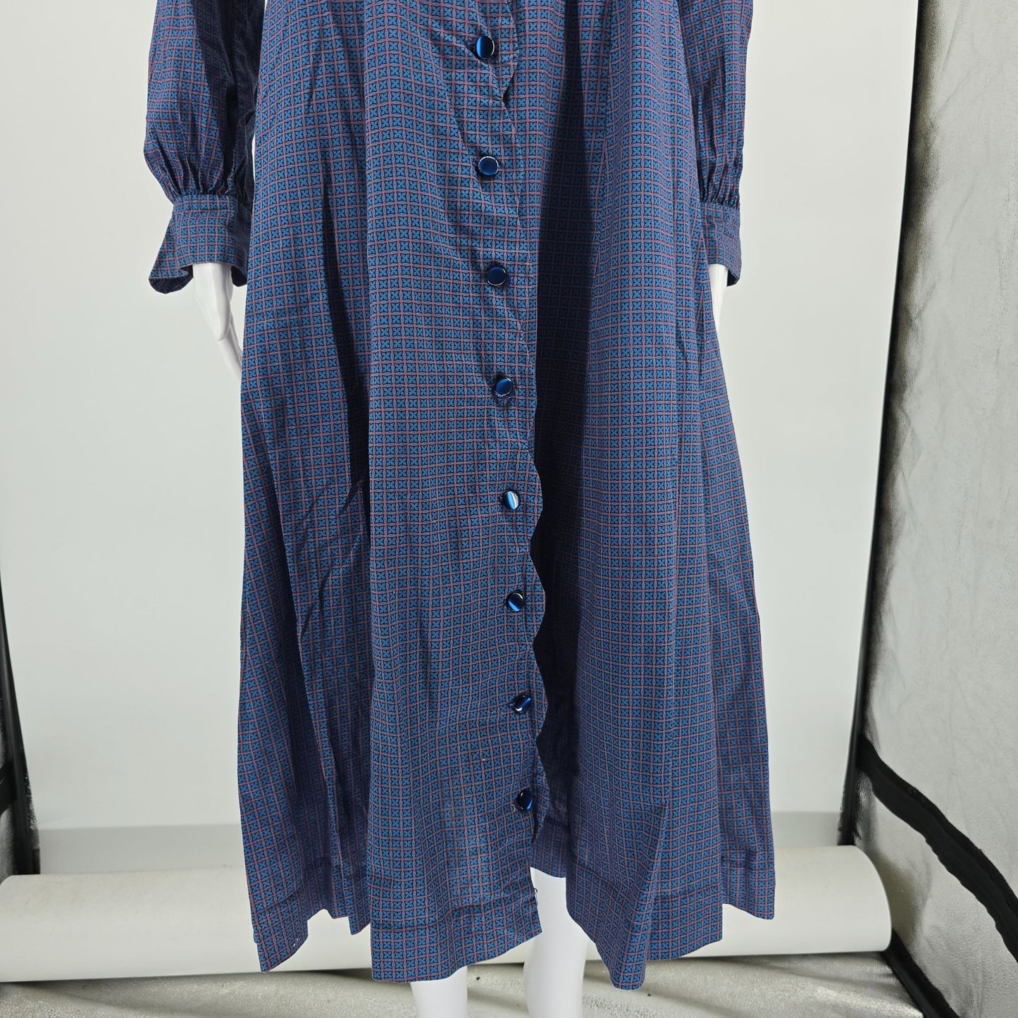 Vintage 1940s Blue/Red Foulard Print Belted Shirtwaist Midi Day Dress (M)