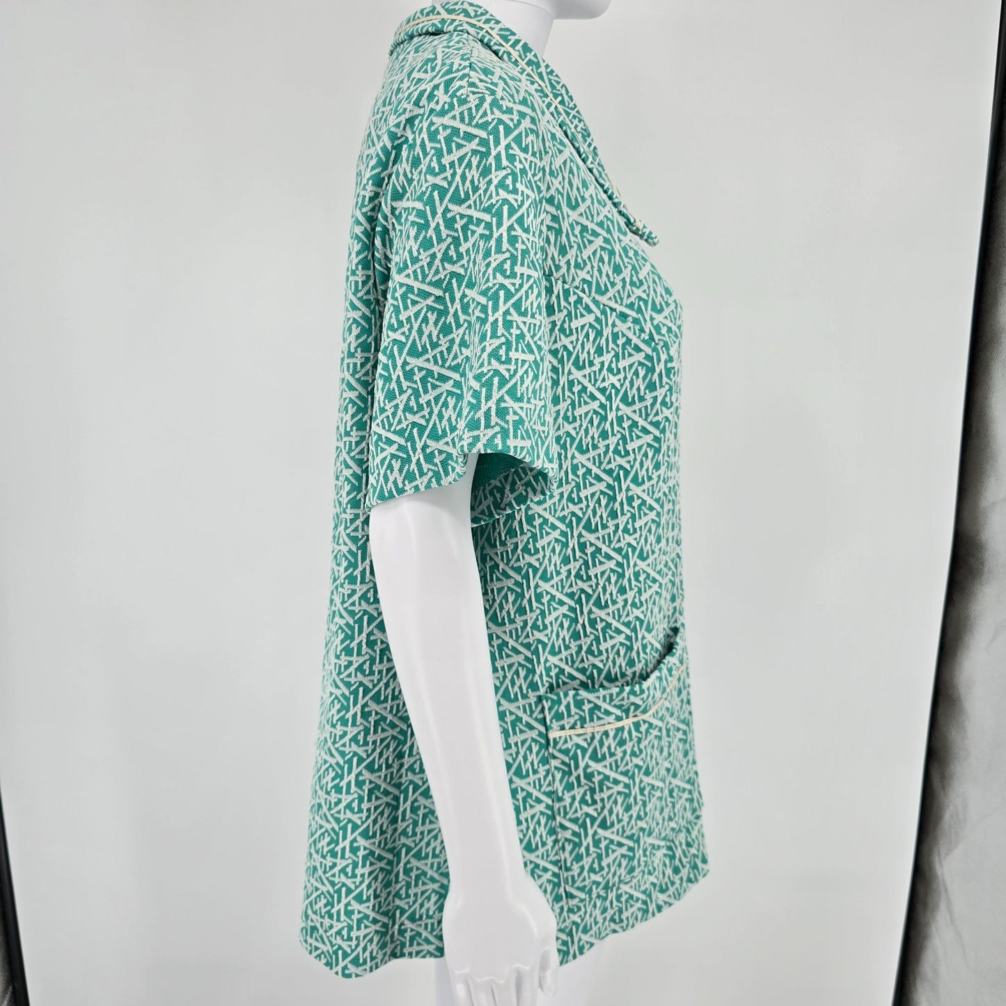 Vintage 1970s Turquoise Abstract Print Snap Front Housecoat Top (XL/XXL)