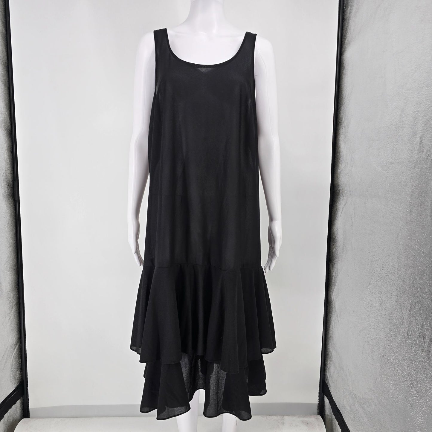 Vintage 1980s Black Flapper Style Drop Waist Ruffle Hem Tank Dress (XL)