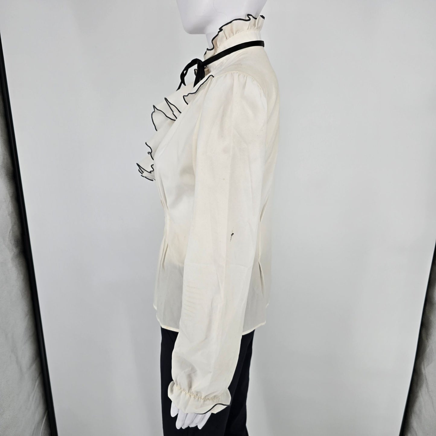 Distressed Vintage 1980s Cream/Black Jabot Collar Secretary Blouse (M/L)