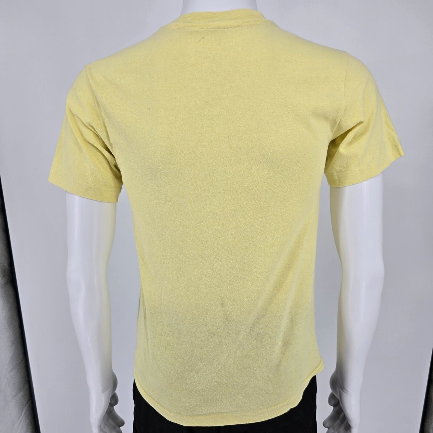 Vintage 1980s The Newtown Bee Connecticut Single Stitch Yellow T-Shirt (S)
