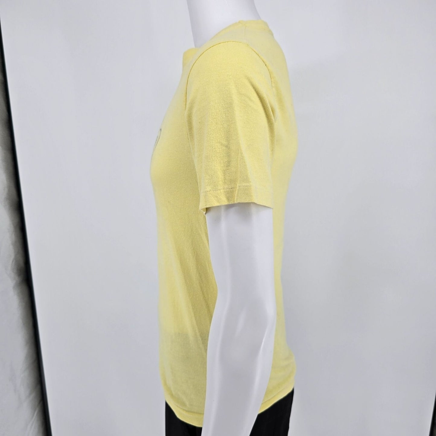 Vintage 1980s The Newtown Bee Connecticut Single Stitch Yellow T-Shirt (S)