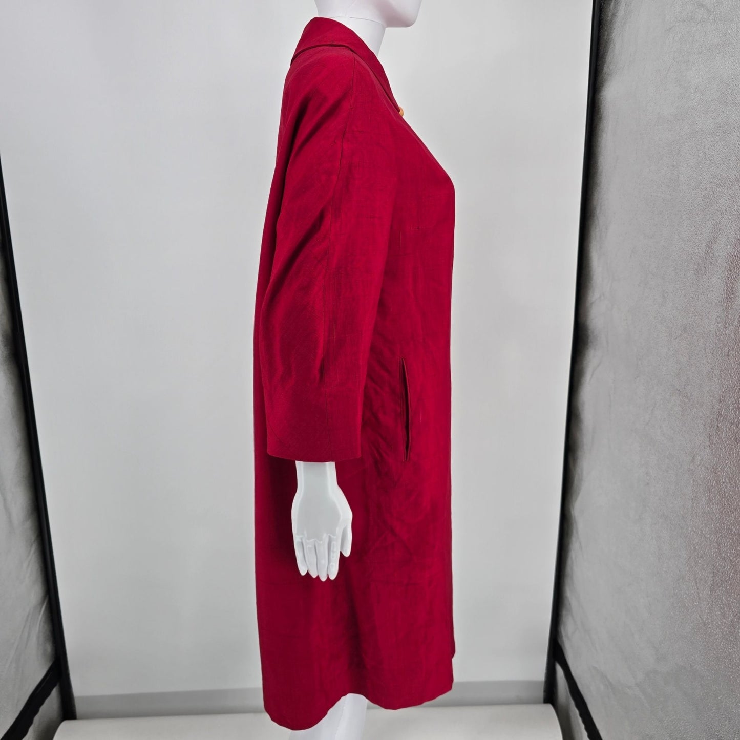 Vintage 1960s Bullock's Wilshire Los Angeles Red Shantung Silk Mod Coat (L)