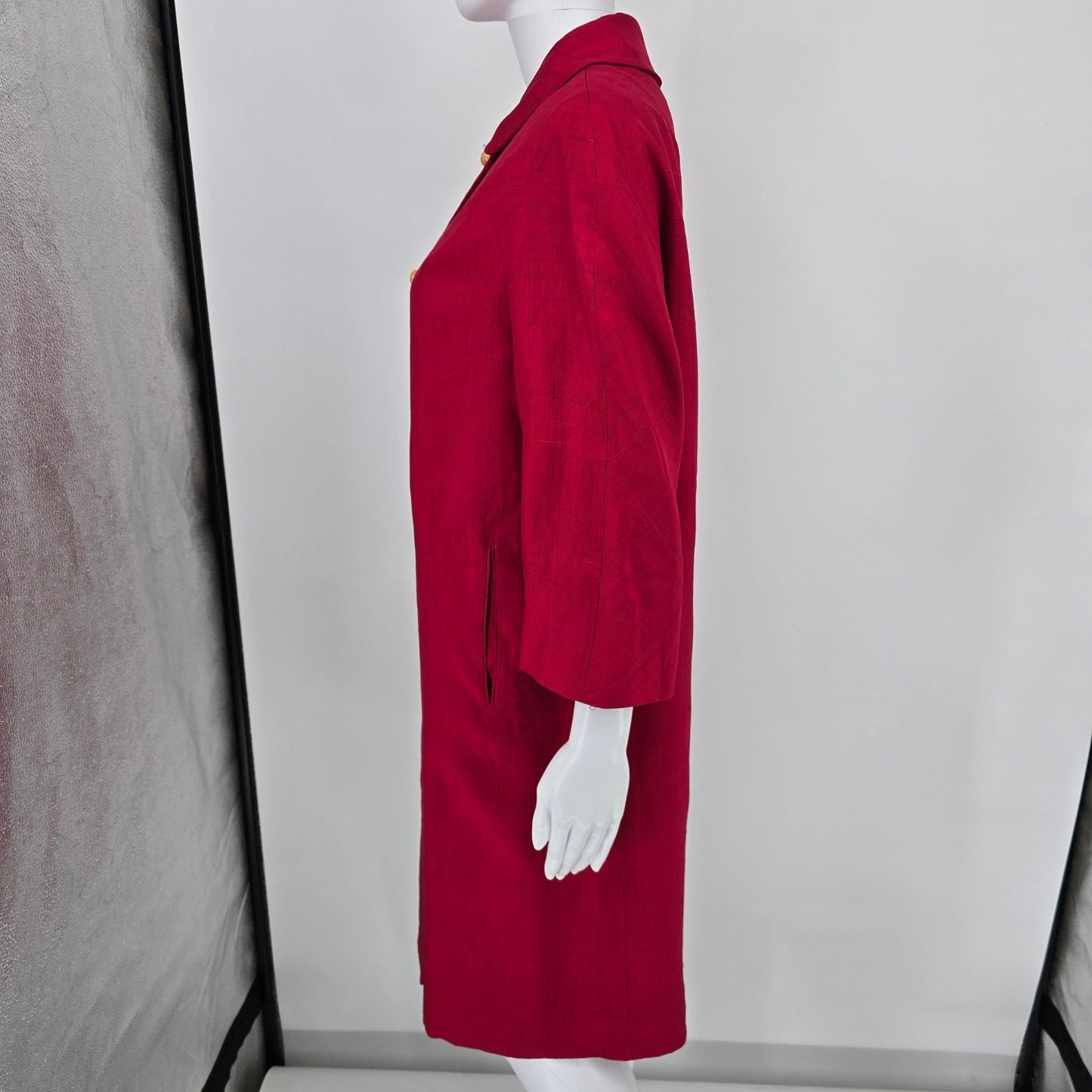 Vintage 1960s Bullock's Wilshire Los Angeles Red Shantung Silk Mod Coat (L)