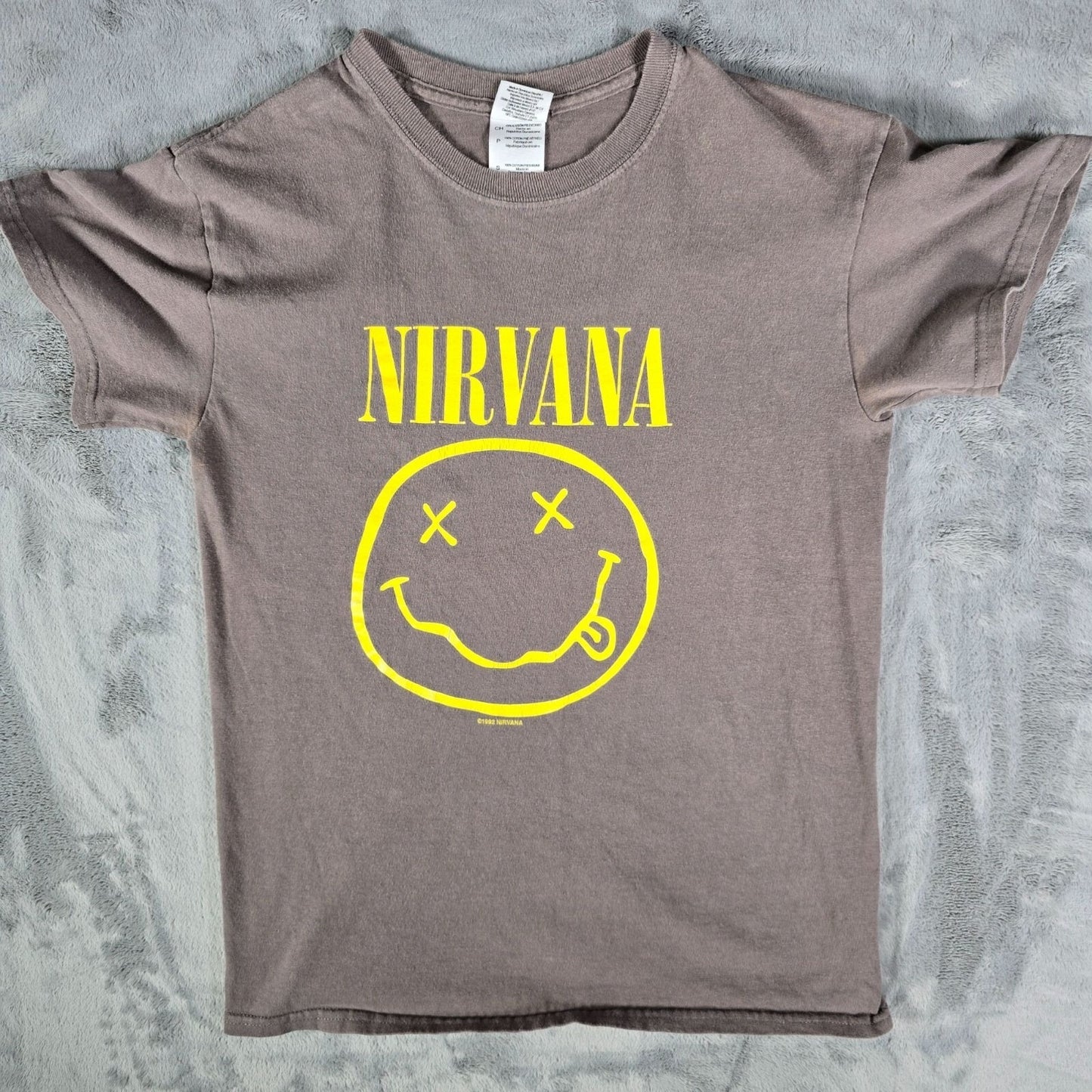 2000s Gildan Heavy Cotton Nirvana Smiley Face Brownish-Gray Band T-Shirt (XS)