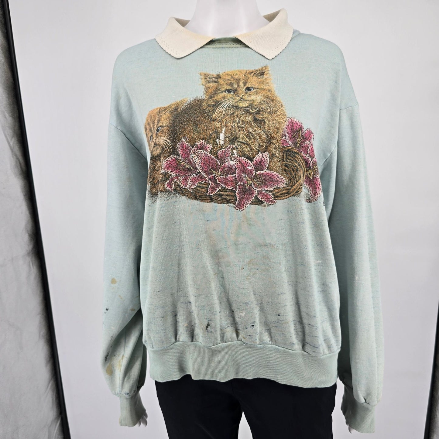 Distressed Vintage 1990s Women's Kitten Graphic Collared Sweatshirt (L/XL)