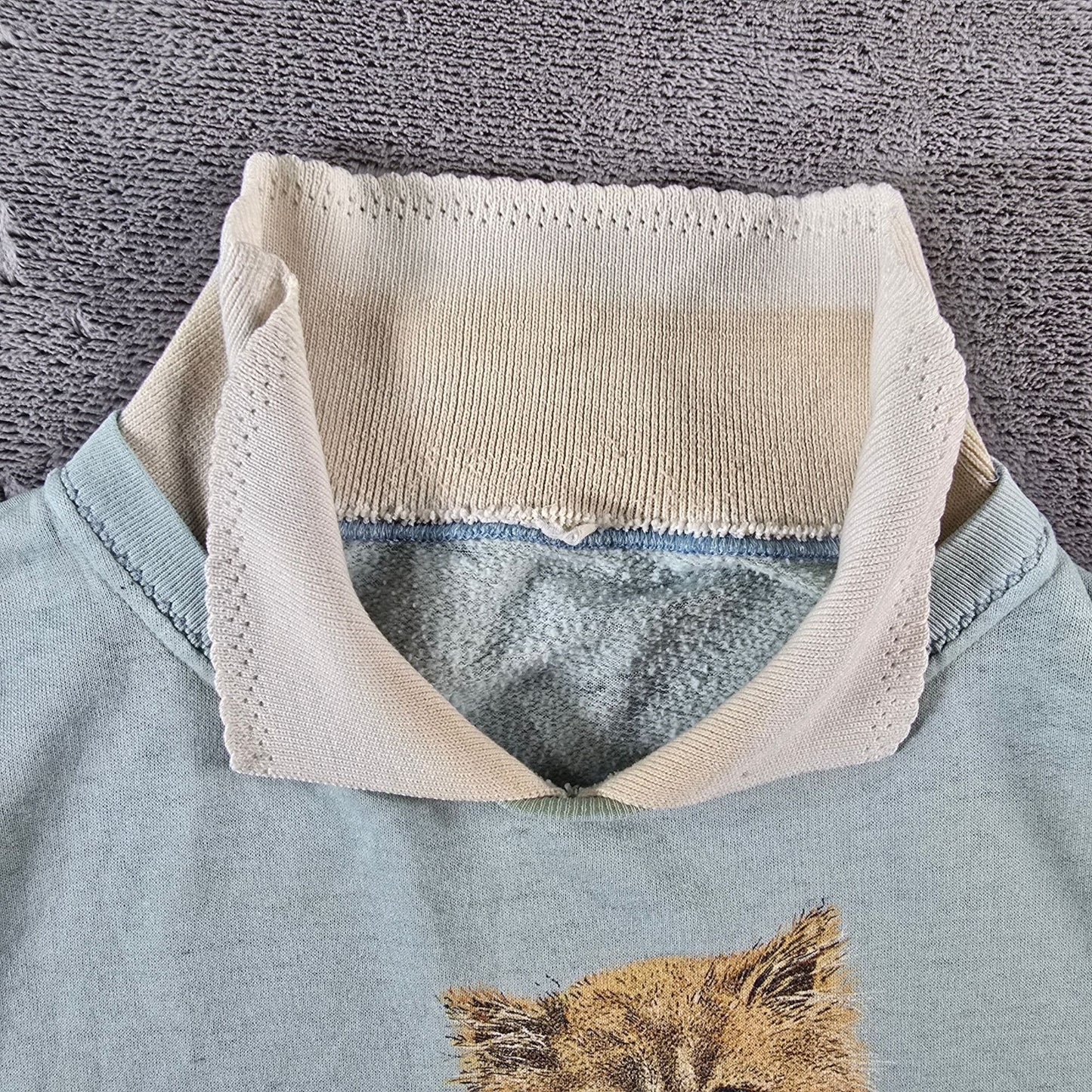 Distressed Vintage 1990s Women's Kitten Graphic Collared Sweatshirt (L/XL)