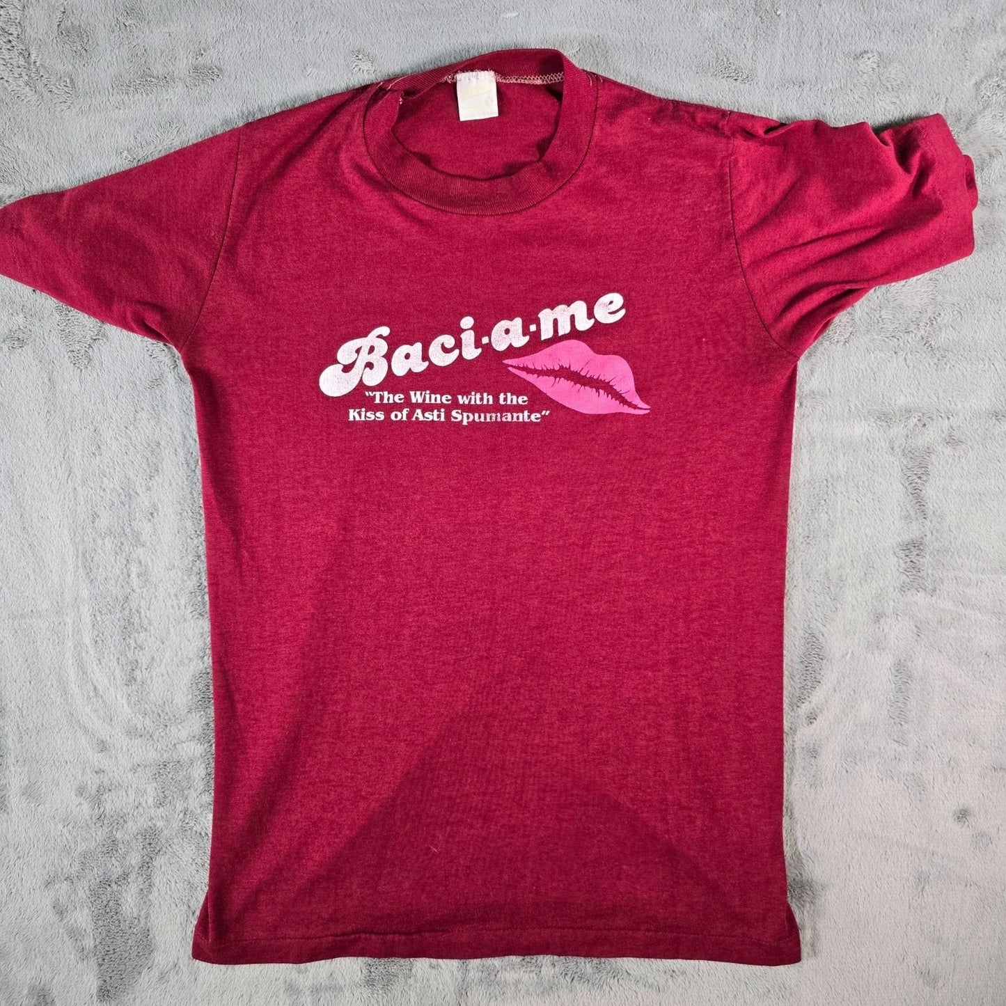 Vintage 1980s Baci-a-me "The Wine with the Kiss of Asti Spumante" T-Shirt (S)