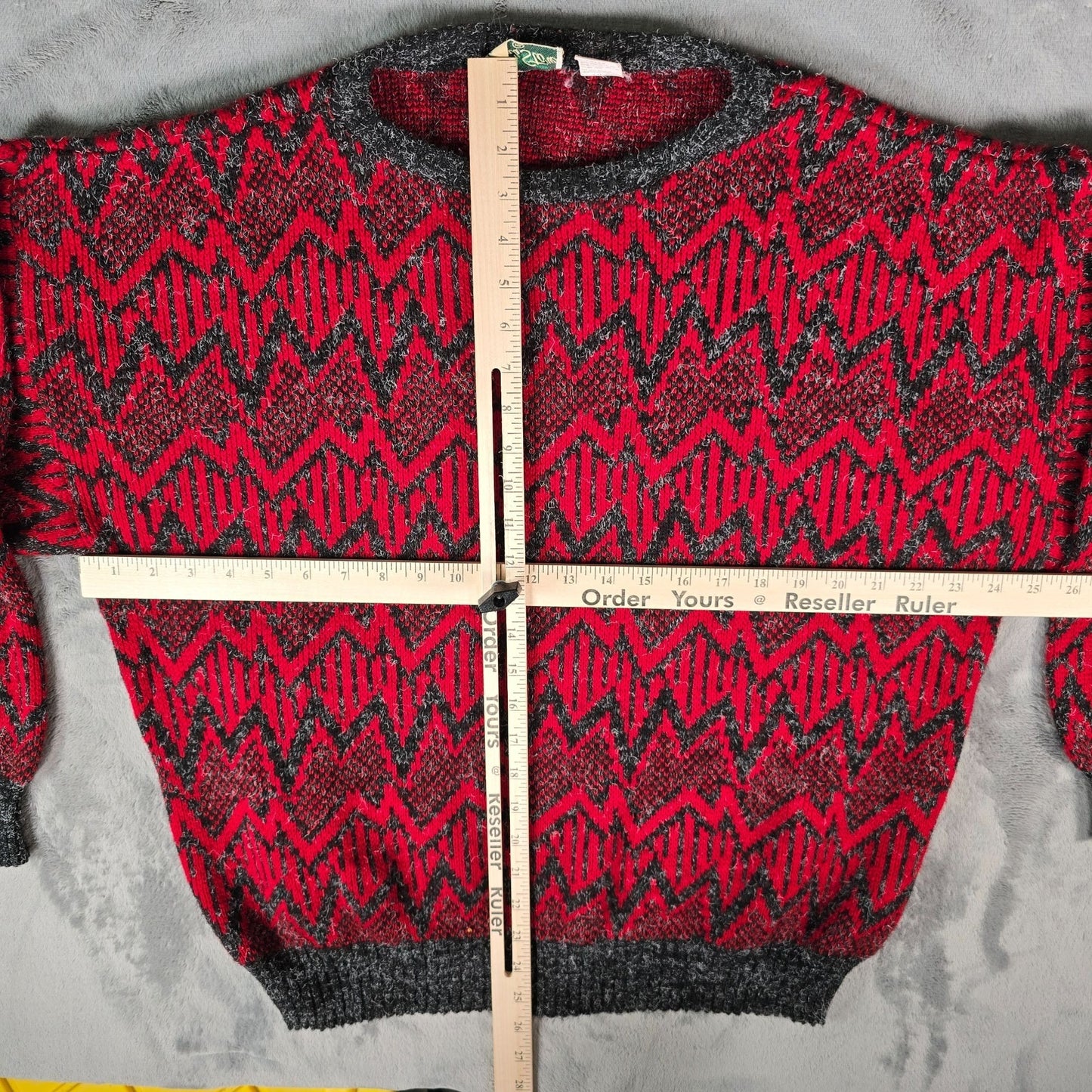 Vintage 1980s Men's Store Made in Italy Fuzzy Red/Black Zigzag Sweater (XL)
