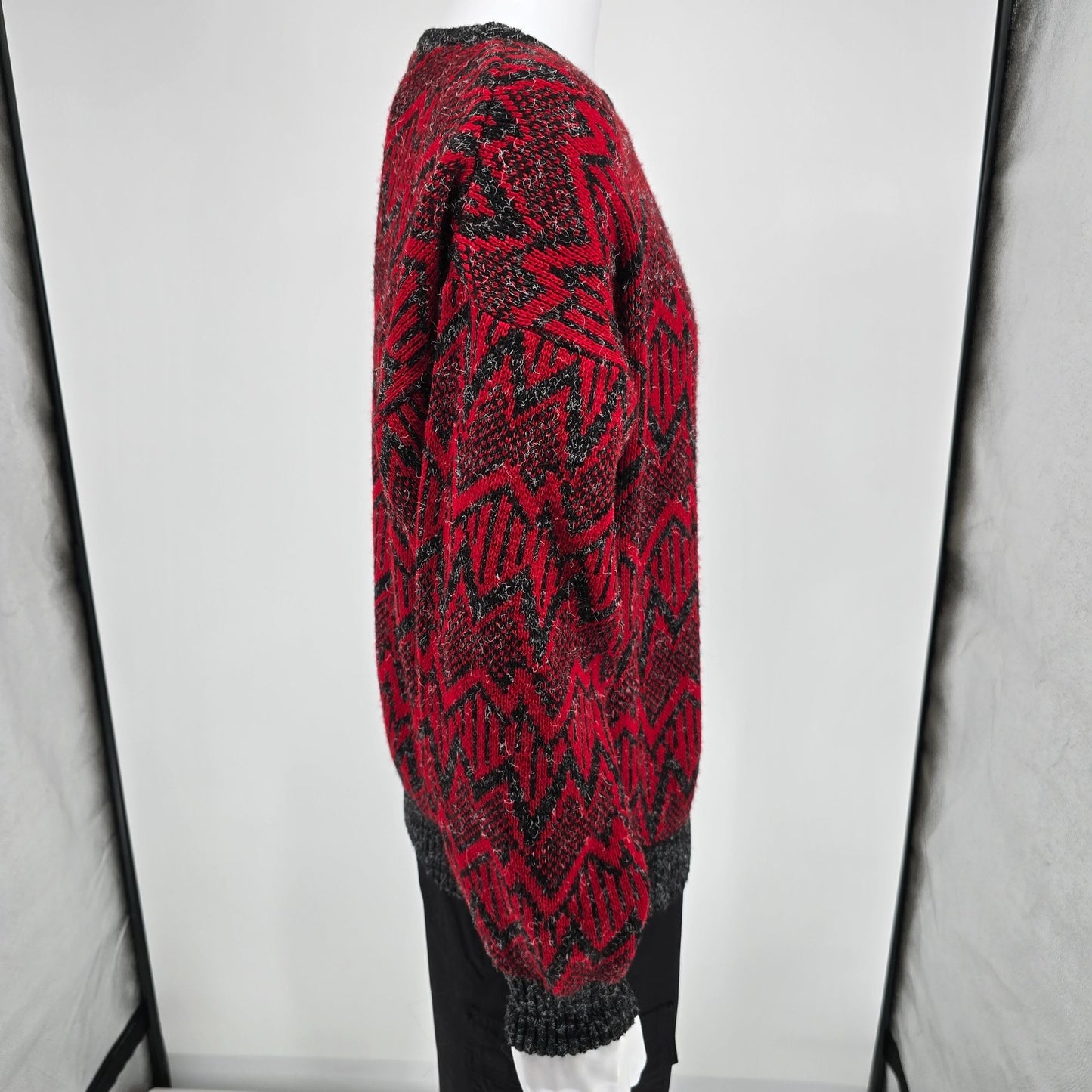 Vintage 1980s Men's Store Made in Italy Fuzzy Red/Black Zigzag Sweater (XL)