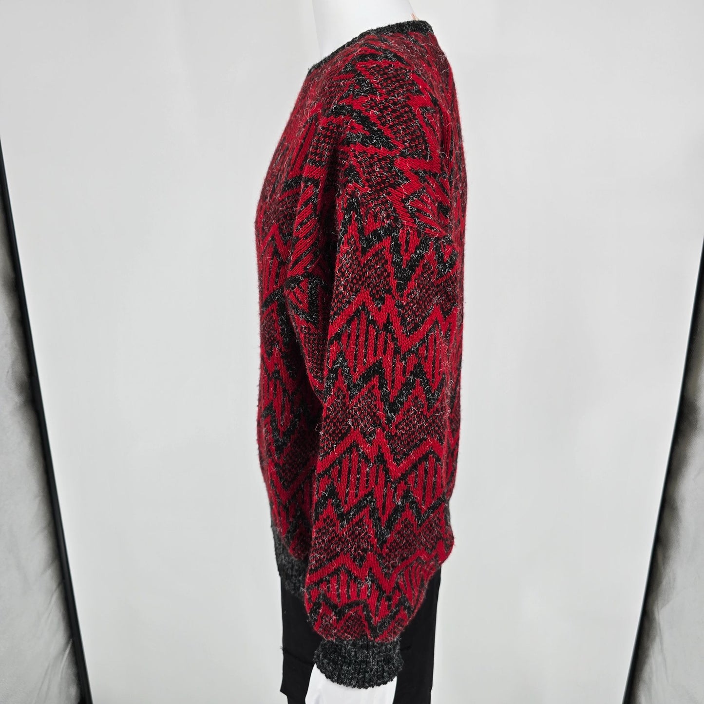 Vintage 1980s Men's Store Made in Italy Fuzzy Red/Black Zigzag Sweater (XL)
