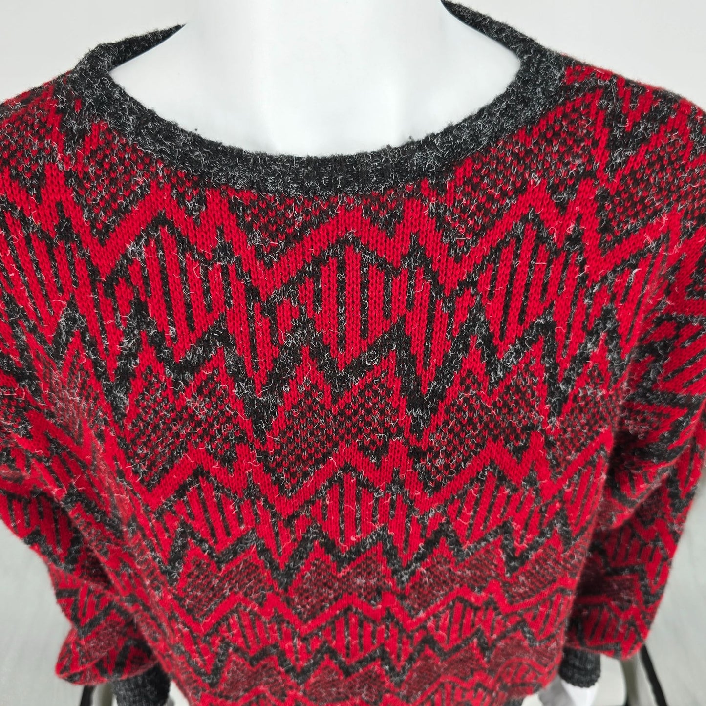 Vintage 1980s Men's Store Made in Italy Fuzzy Red/Black Zigzag Sweater (XL)