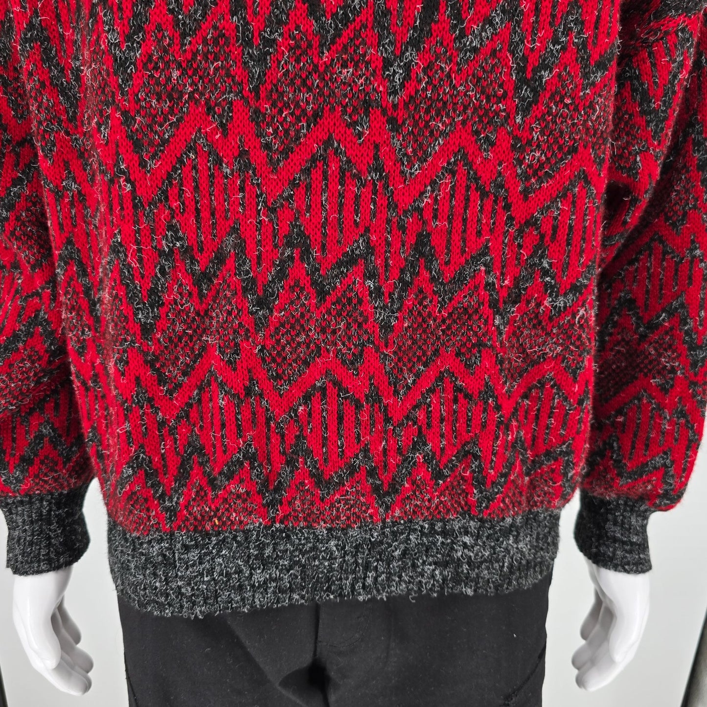 Vintage 1980s Men's Store Made in Italy Fuzzy Red/Black Zigzag Sweater (XL)