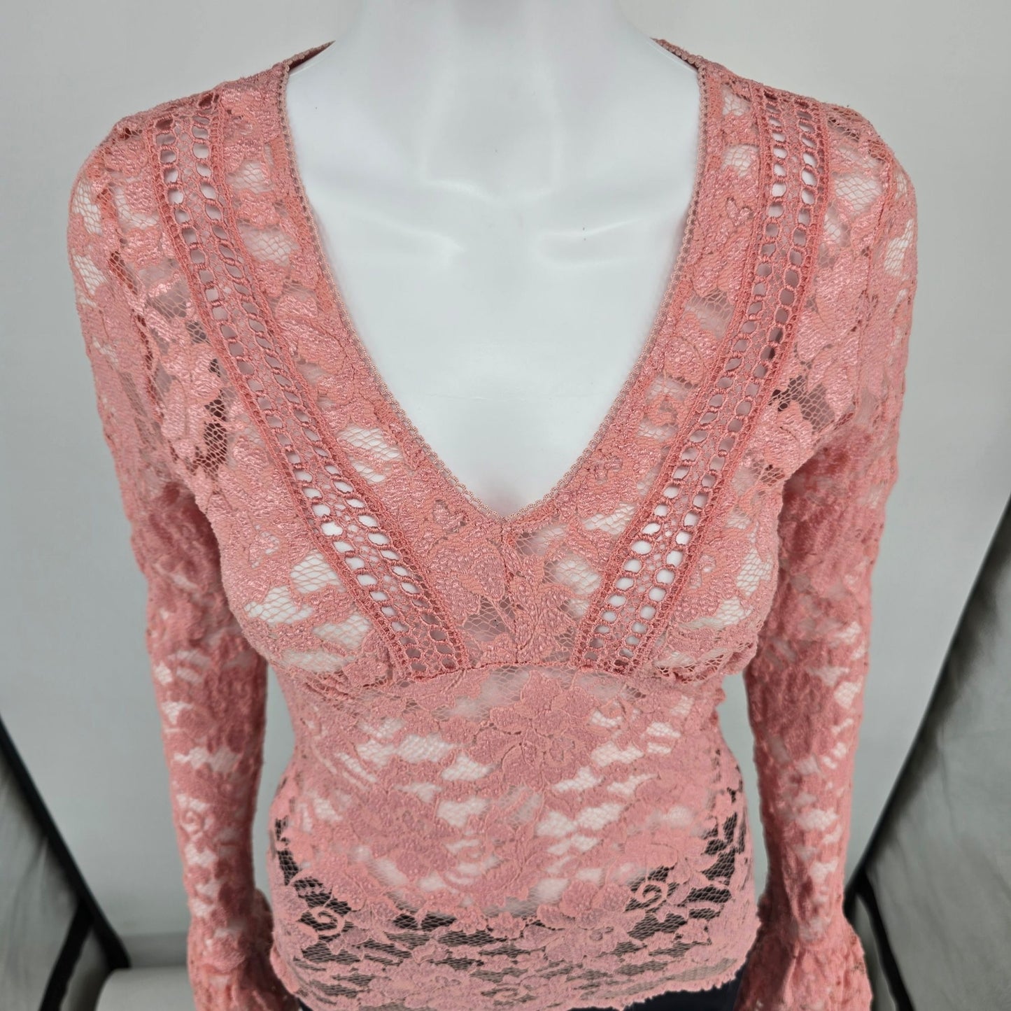 Vintage Y2K Moda International Victoria's Secret Pink Lace Bell Sleeve Top (S)