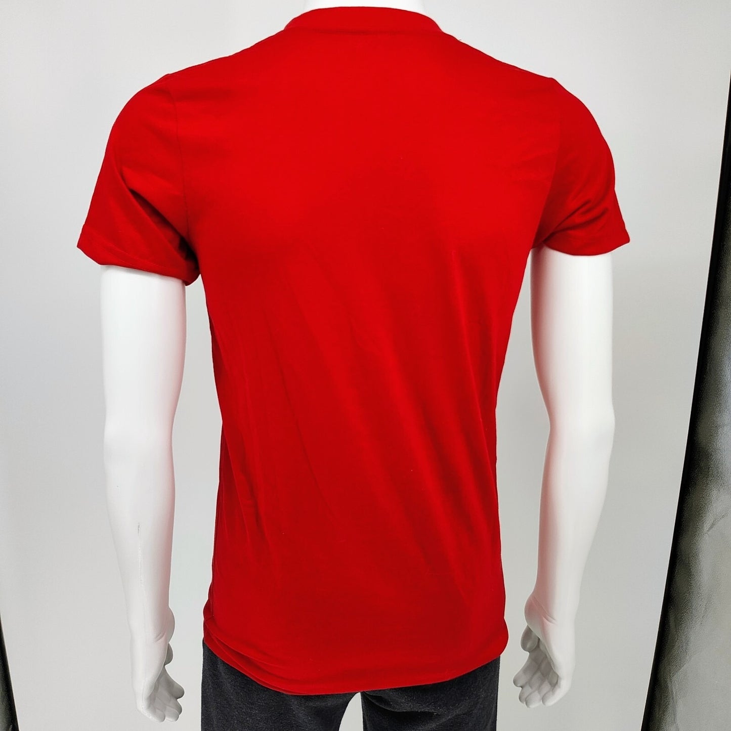 Great Souvenirs of San Francisco "Unconditional Surrender" Statue T-Shirt (S)