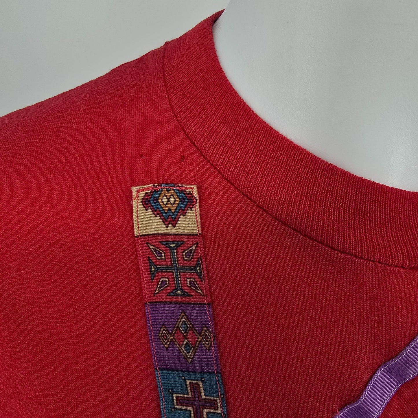 Vintage 1990s Jerzees Southwestern Ribbon Applique Wearable Art T-Shirt (M/L)