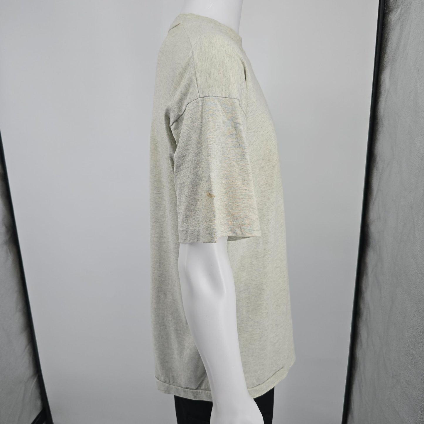 Distressed Vintage 1990s Fruit of the Loom Gray Holy Cross Tennis T-Shirt (XL)