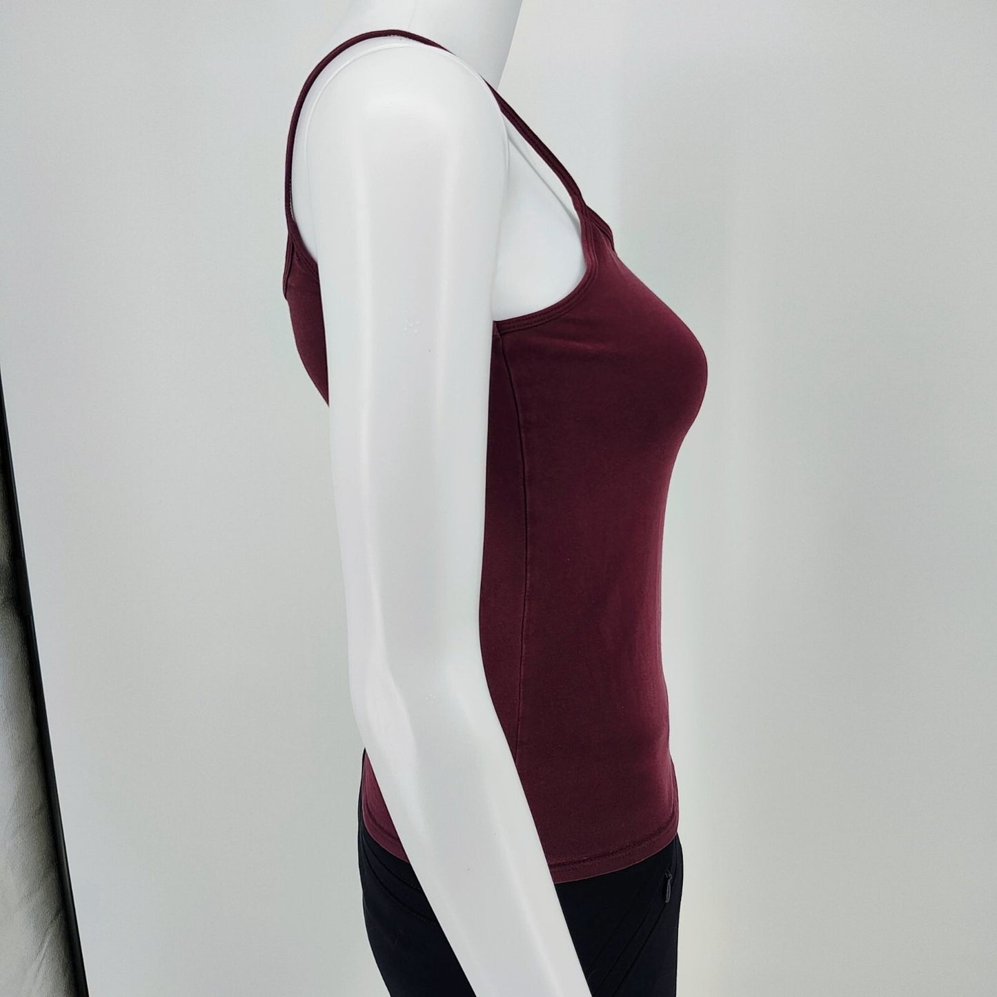 Old Navy Intimates Womens Burgundy Spaghetti Strap Stretch Tank Top (S) *Flawed*