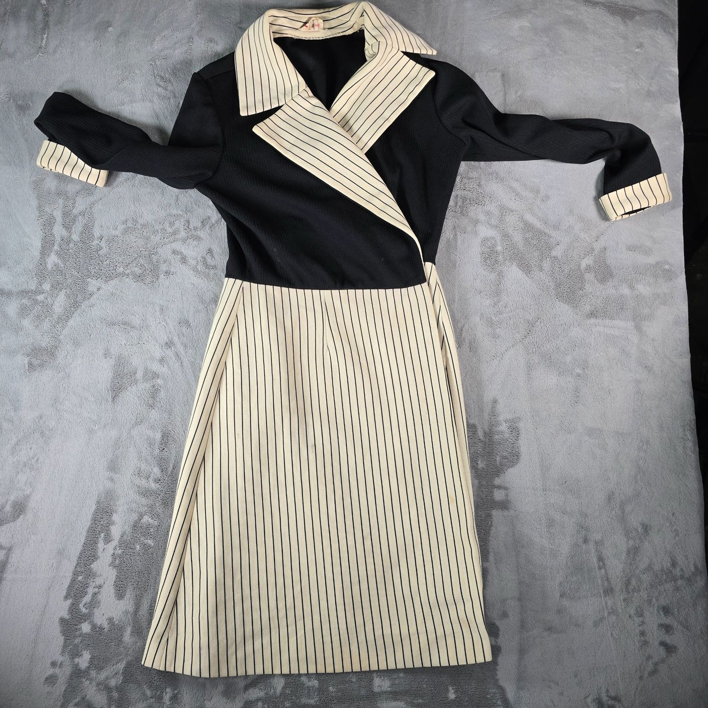 Vintage Early 1970s R&K Knits Black & Cream Pinstripe Contrast Dress (L) *Flaw