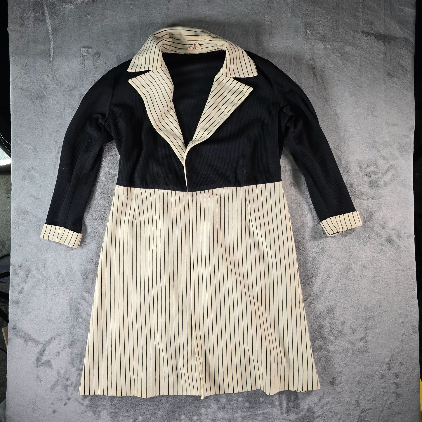 Vintage Early 1970s R&K Knits Black & Cream Pinstripe Contrast Dress (L) *Flaw