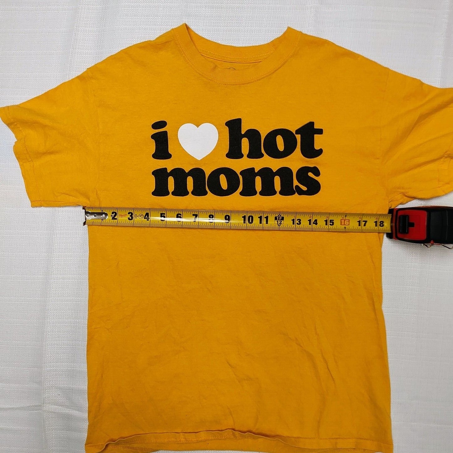 Danny Duncan "I Love Hot Moms" Yellow/Orange Graphic T-Shirt (M)