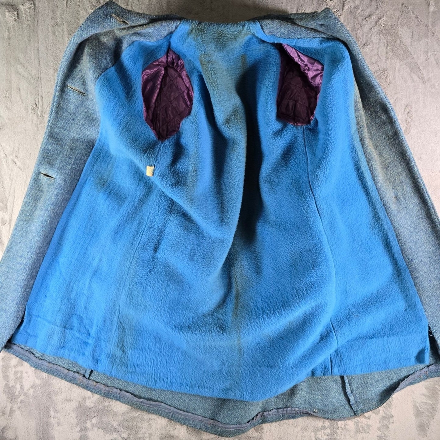 Distressed Vintage 1960s Women's Heathered Gray-Blue Single-Breasted Coat (M)