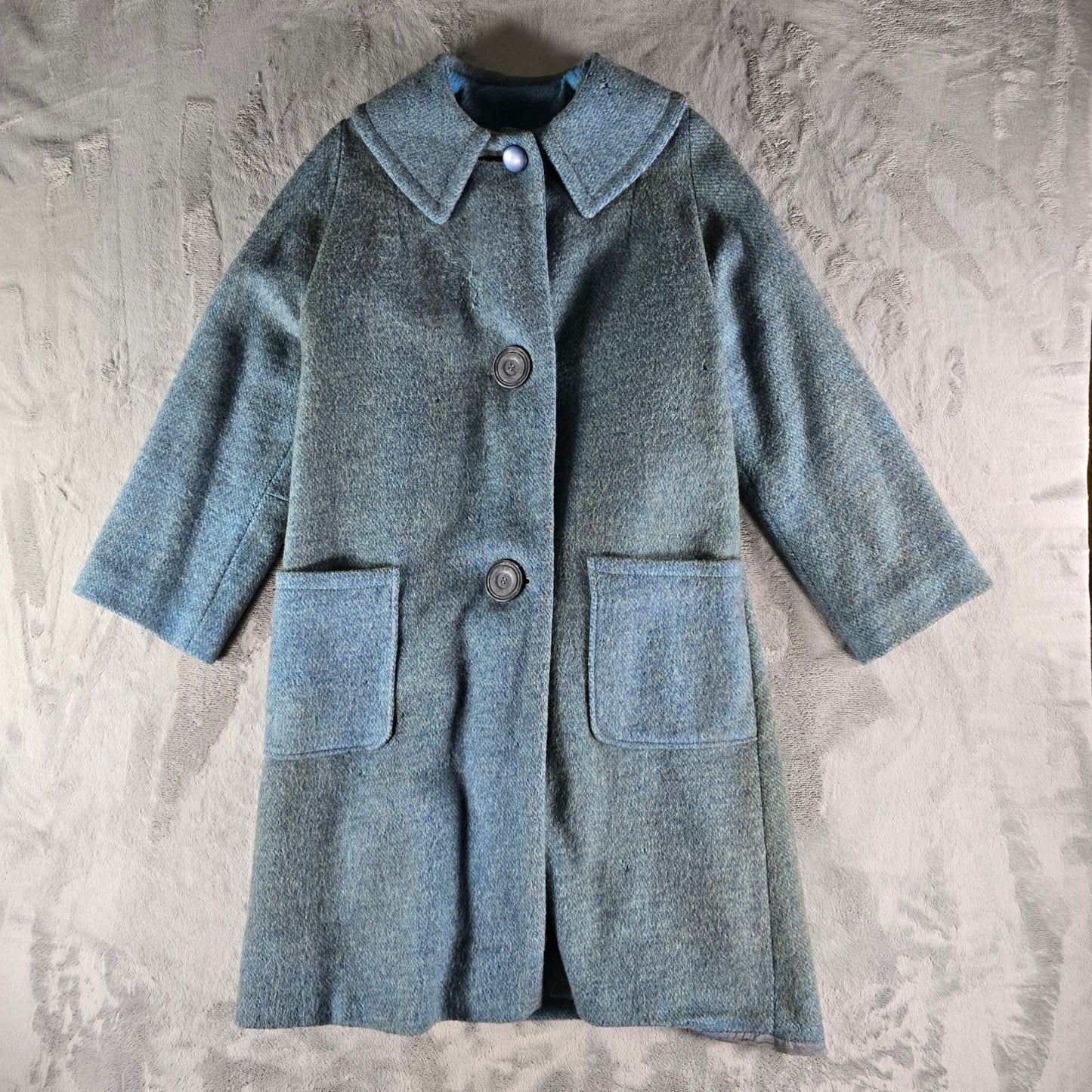 Distressed Vintage 1960s Women's Heathered Gray-Blue Single-Breasted Coat (M)
