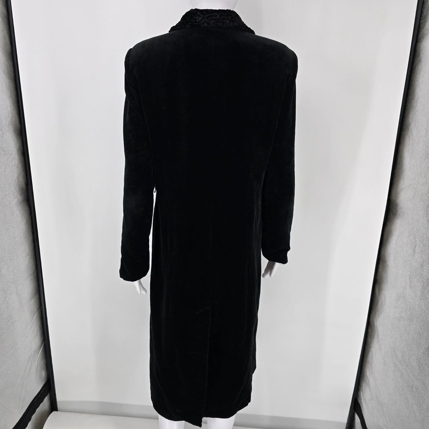 Vintage 1990s JS Collections Made in Canada Women's Black Velvet Long Coat (M)
