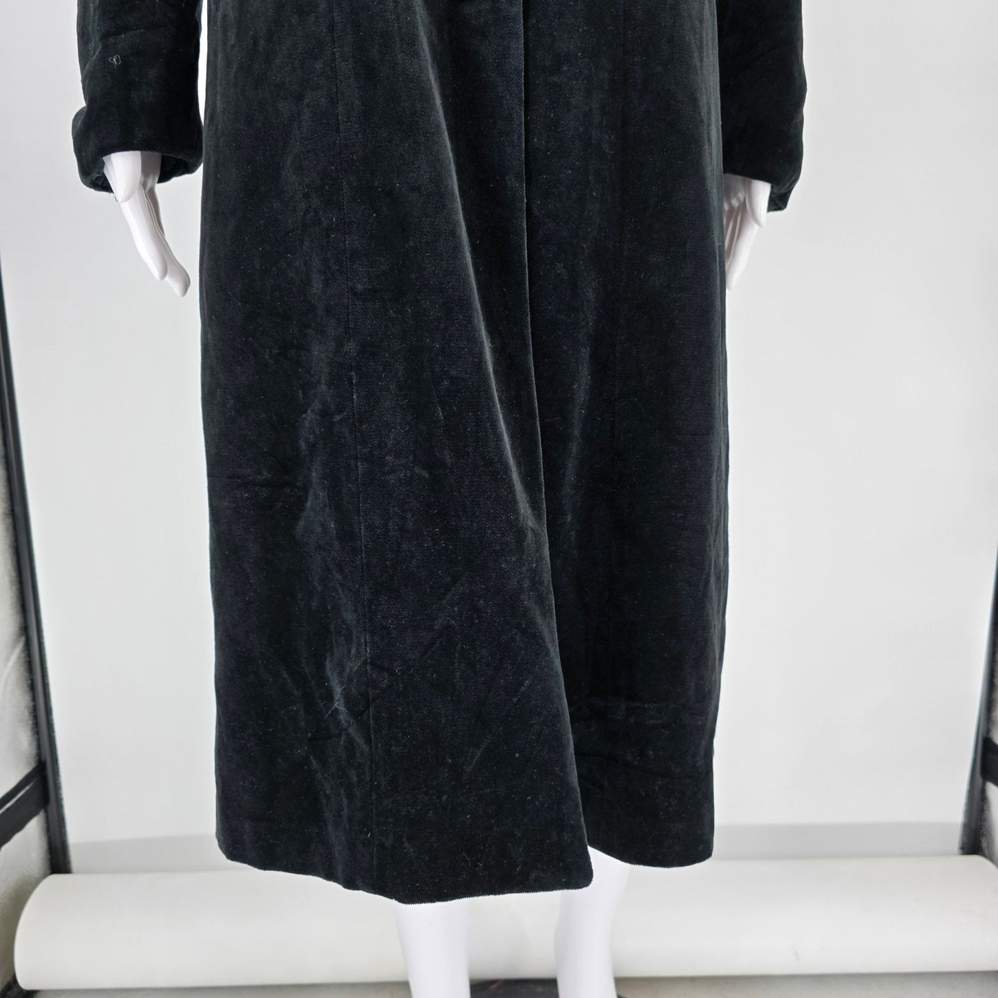 Vintage 1990s JS Collections Made in Canada Women's Black Velvet Long Coat (M)