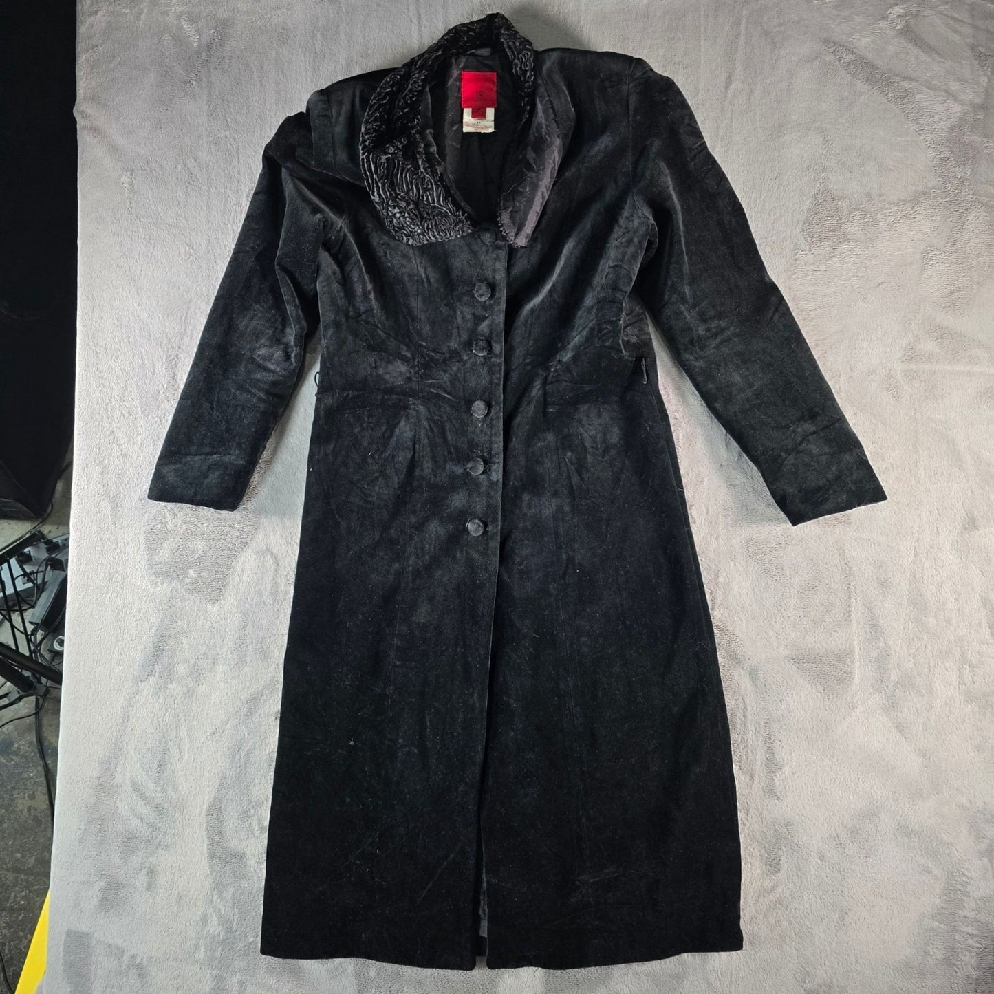 Vintage 1990s JS Collections Made in Canada Women's Black Velvet Long Coat (M)