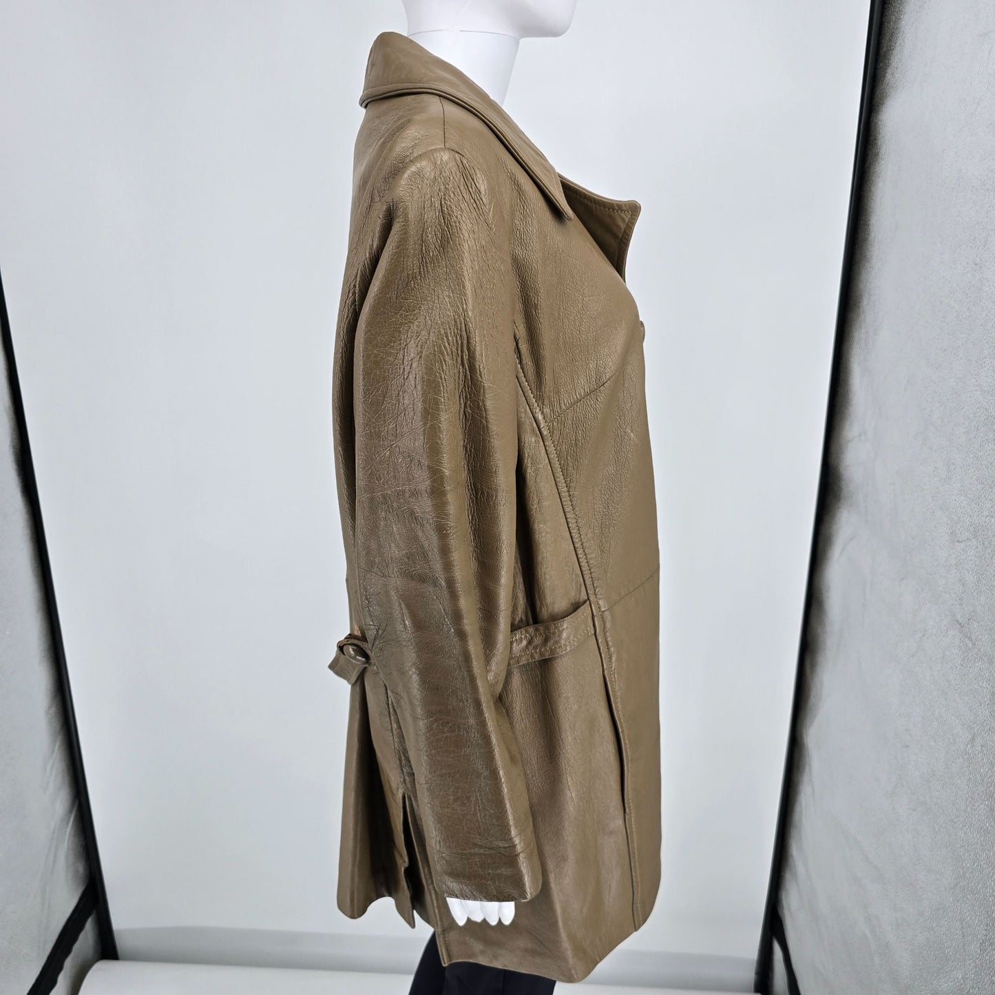 Vintage 1970s Unbranded Double-Breasted Olive Taupe Leather Coat (XL) *Fair