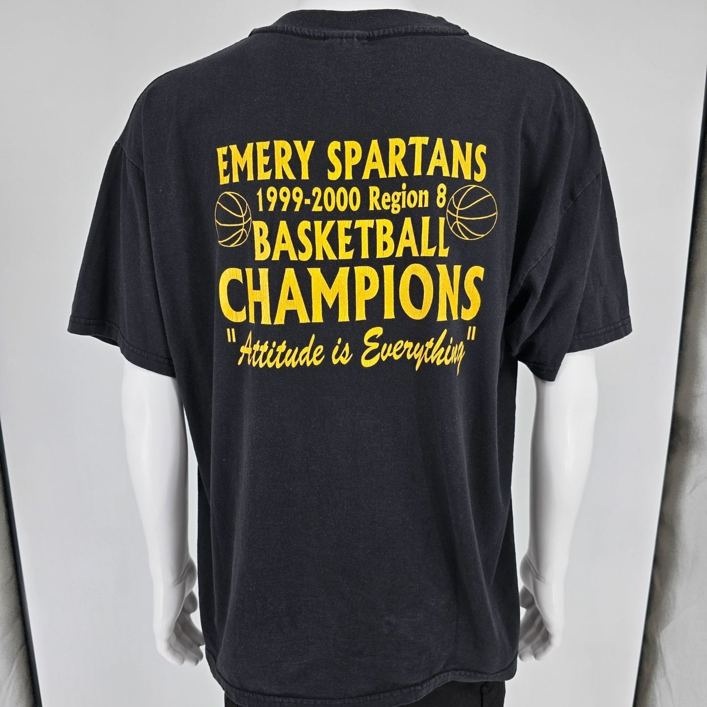 Vintage Y2K Emery Spartans 1999-2000 Region 8 Basketball Champions T-Shirt (XL)