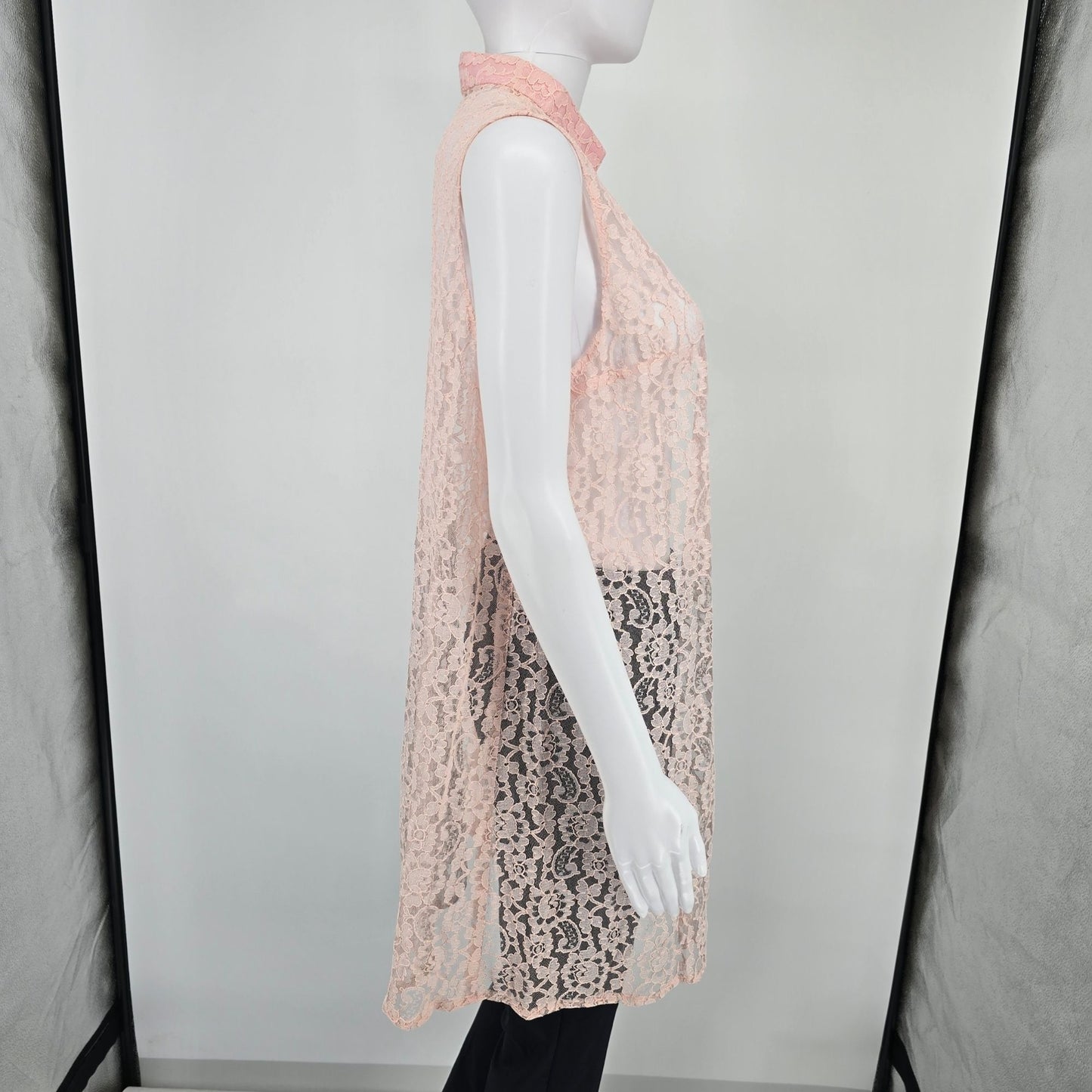 Vintage 1980s Women's Blush Pink Floral Lace Open Front Coquette Duster (M)