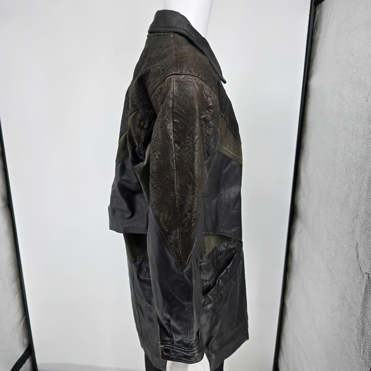 Vintage 1990s Authentic International Outerwear Embossed Leather Jacket (S)