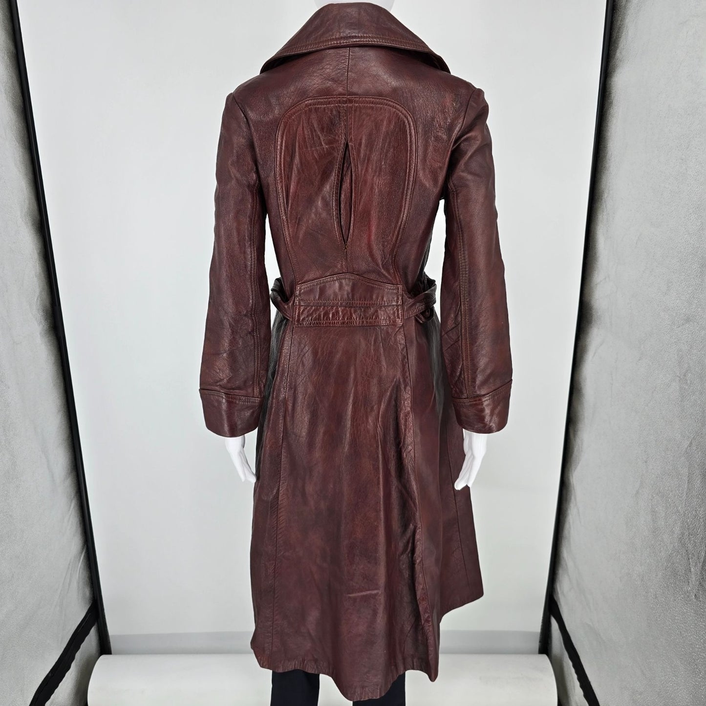 Vintage 1970s Unbranded Women's Burgundy Leather Belted Trench Coat (XS)