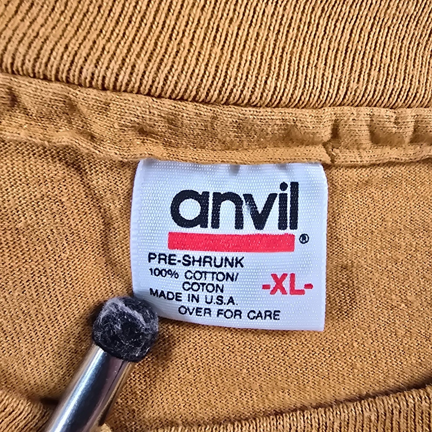 Vintage 1990s Anvil Mustard Yellow Chicago Paisley "C" Souvenir T-Shirt (L/XL)