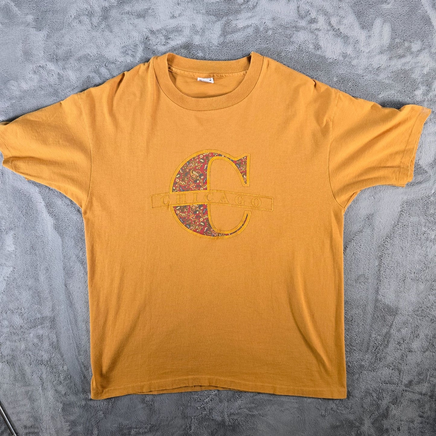 Vintage 1990s Anvil Mustard Yellow Chicago Paisley "C" Souvenir T-Shirt (L/XL)
