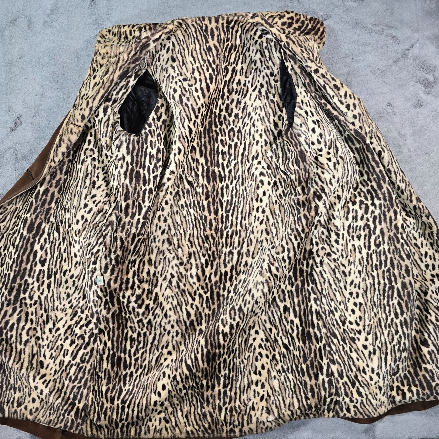 Vintage 1960s Brown Velveteen Coat w/ Leopard Print Faux Fur Lining (L) *Fair