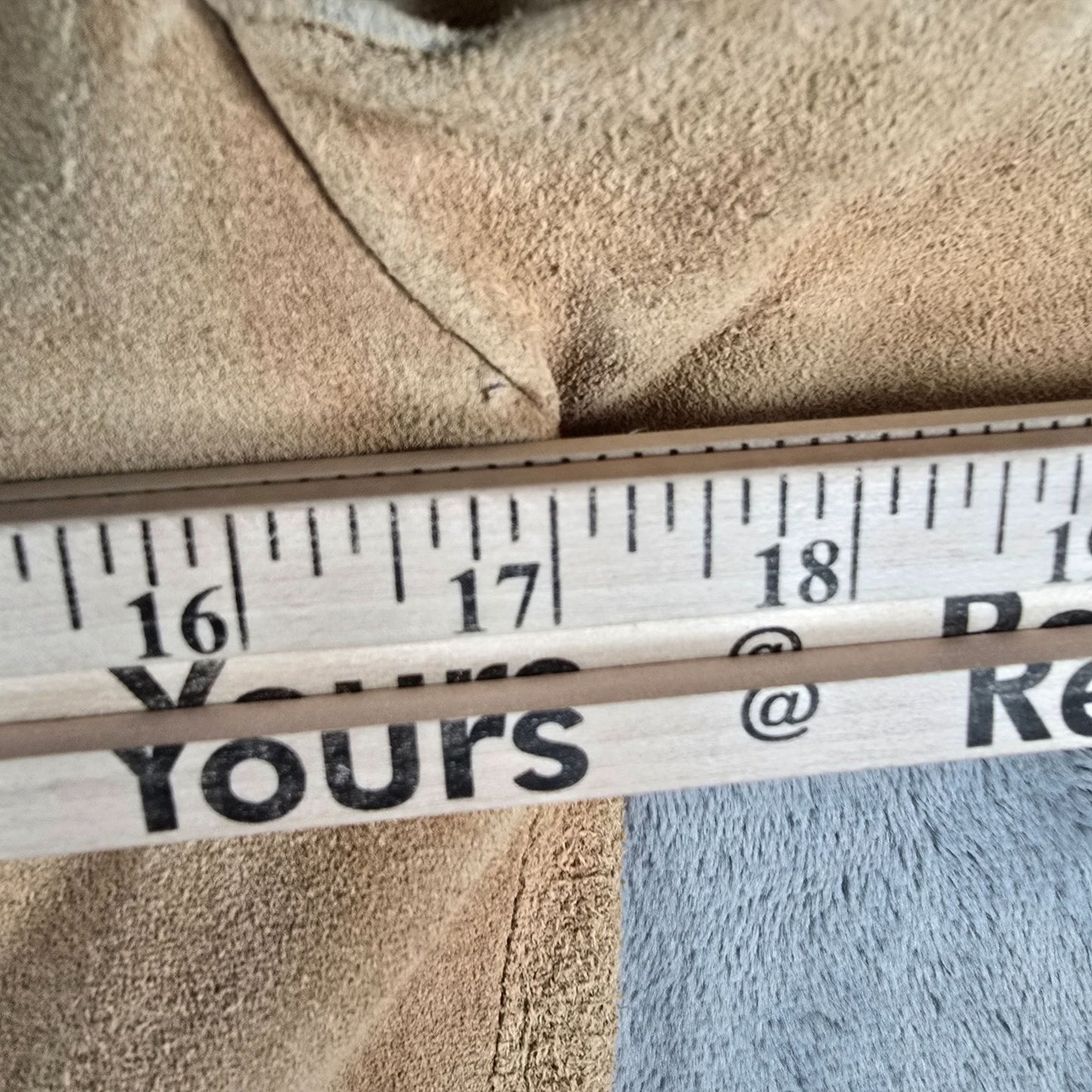 Vintage 1970s Dagger Collar Tan Suede Snap Button Western Jacket (Youth Large)